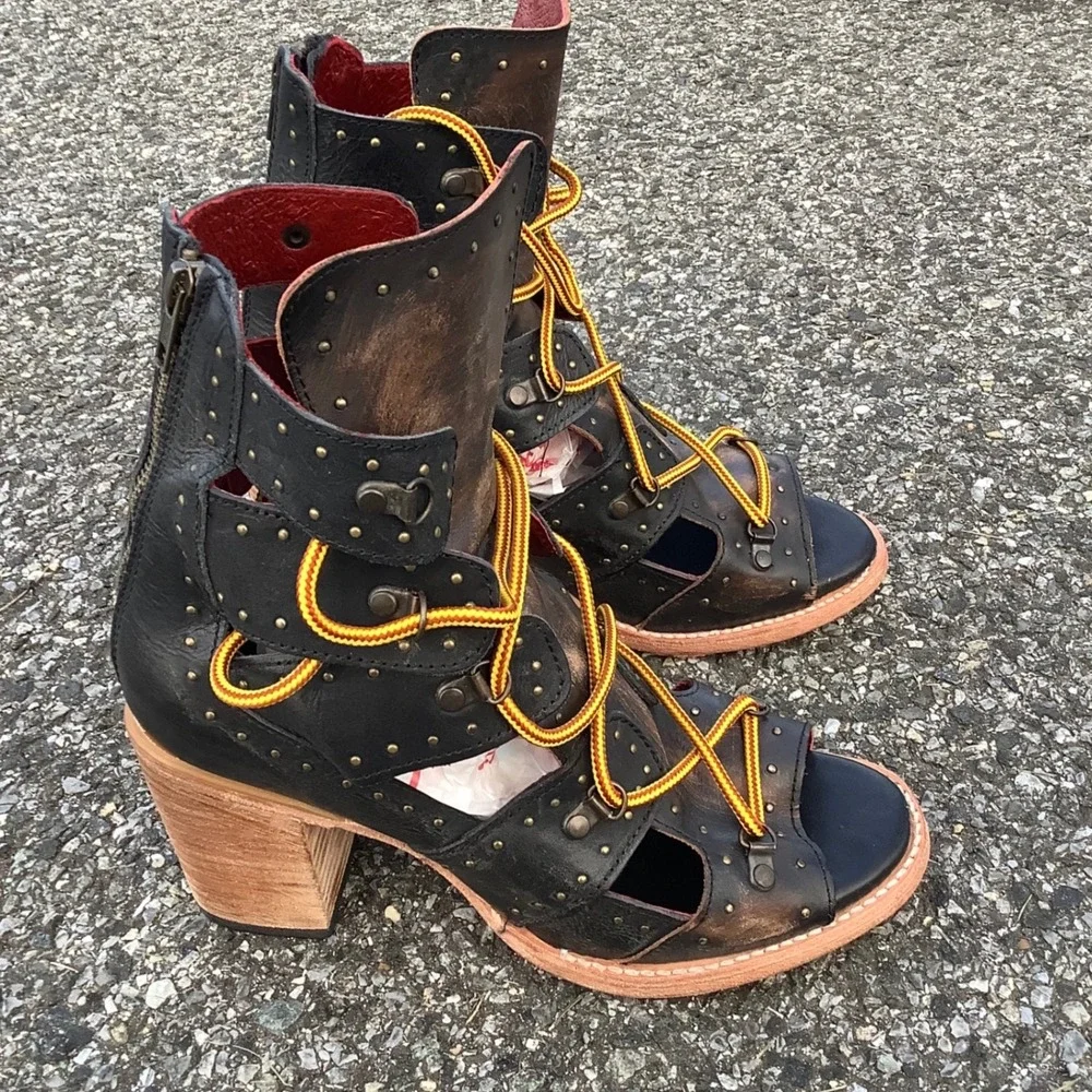 Freebird by Steven Brandy Black Studded Leather Lace Up Bootie Sandals Womens 10